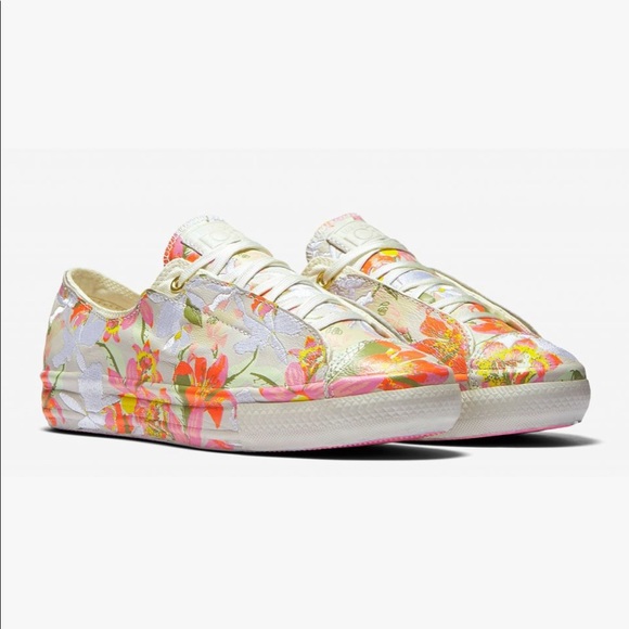 CONVERSE-X-PATBO-FLORAL-CHUCK-TAYLORs sz: 6.5 - Picture 1 of 11